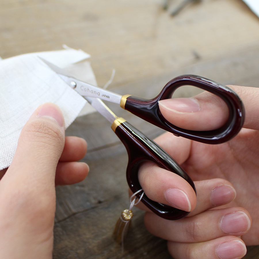 Small Scissors with Lacquered Handles (Tamenuri) (45-139)