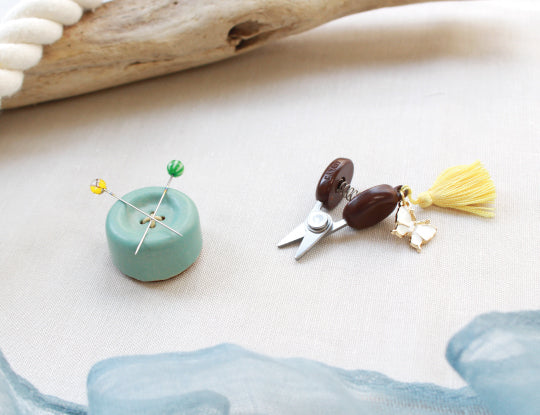 夏の旅行のお供にも。日本橋本店9周年限定「豆ばさみ」と「とんぼ玉の待針」