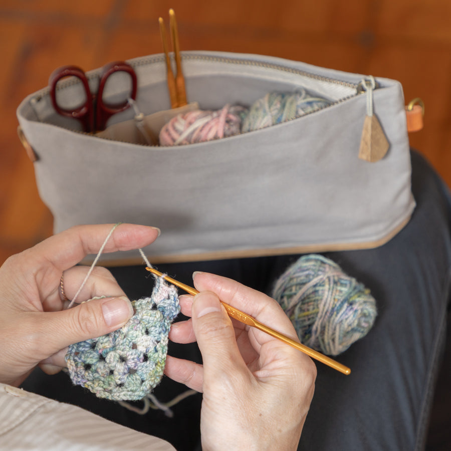 Cohana-Mikawa Momen Trifold Toolbag in 4 colours - Eight Needles Cohana-Mikawa Momen Trifold Toolbag in 4 colours - Eight Needles
