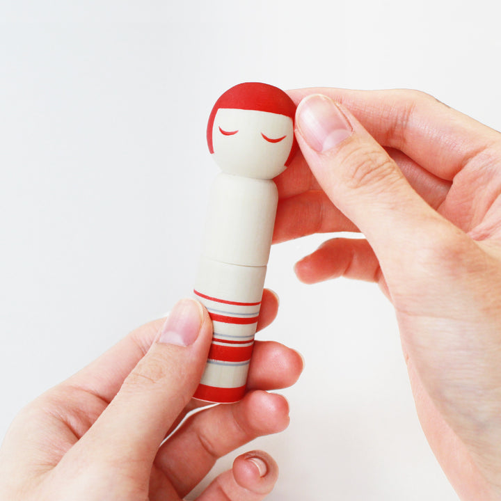 【数量限定・予約A:入荷2月下旬】こけしの針入れ あか（45-410）