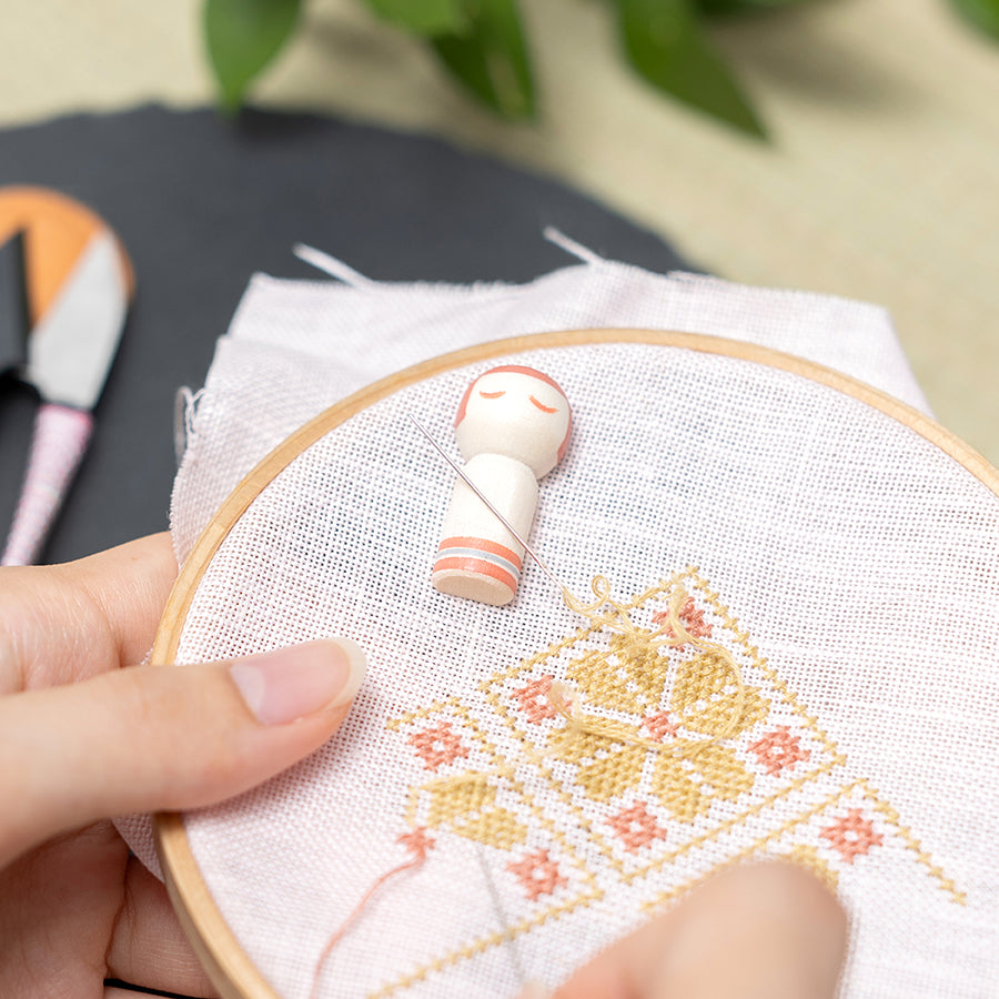Kokeshi Needle Minder