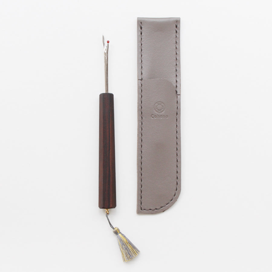Seam Ripper – Sumi Black / Honey Beige
