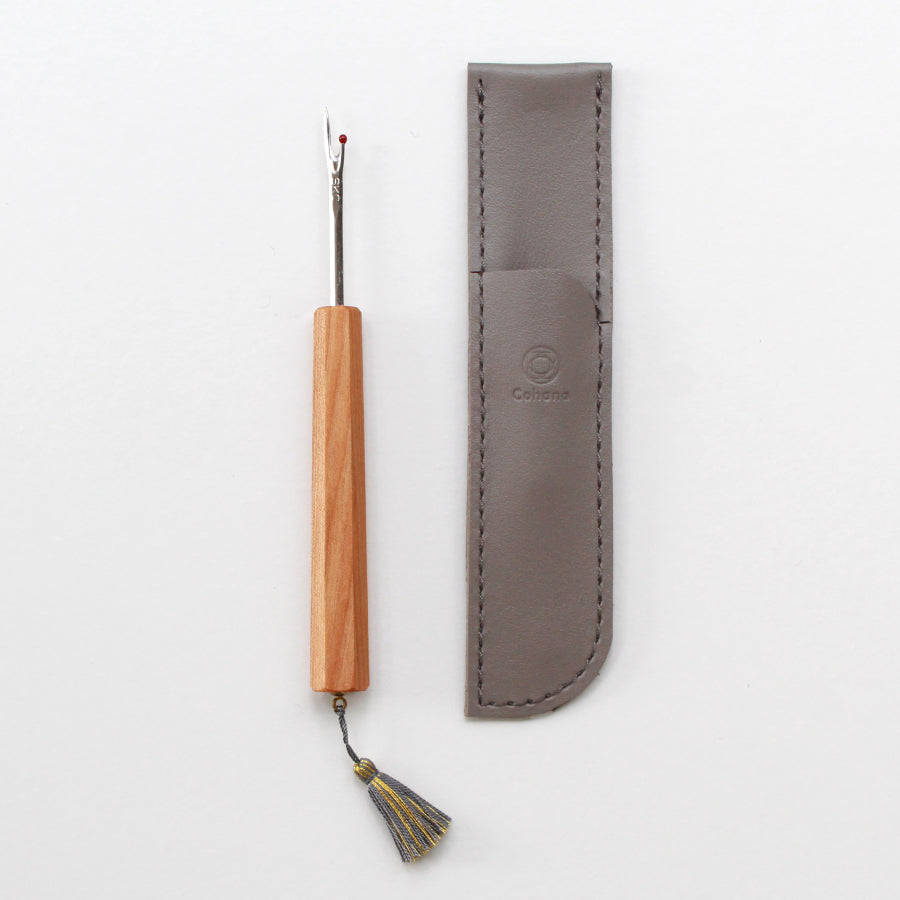 Seam Ripper – Sumi Black / Honey Beige