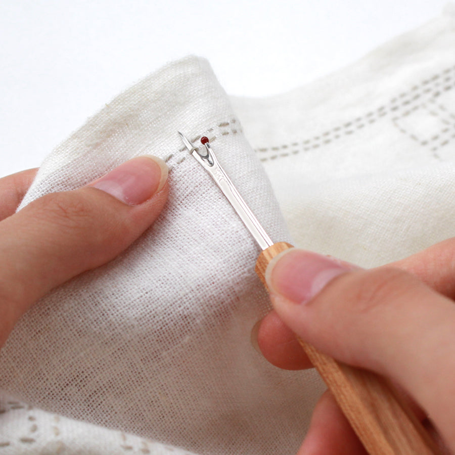 Seam Ripper – Sumi Black / Honey Beige