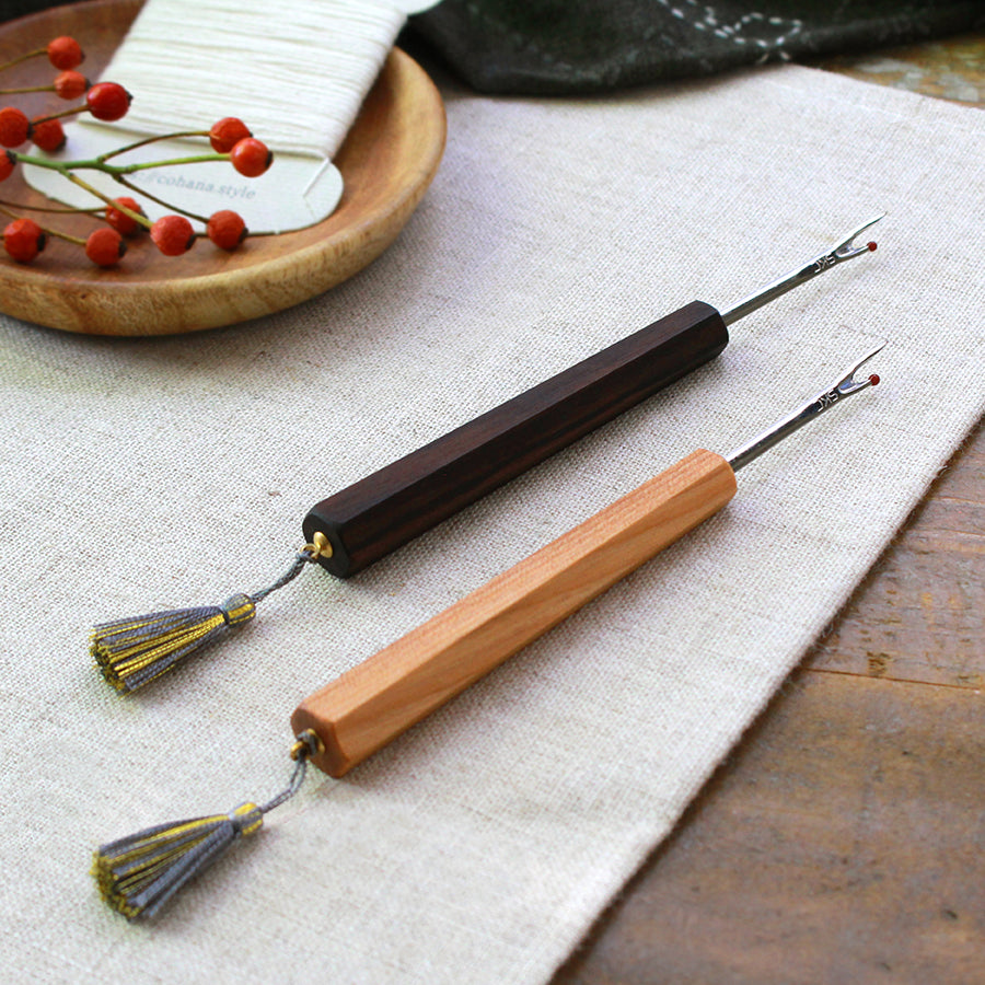 Seam Ripper – Sumi Black / Honey Beige