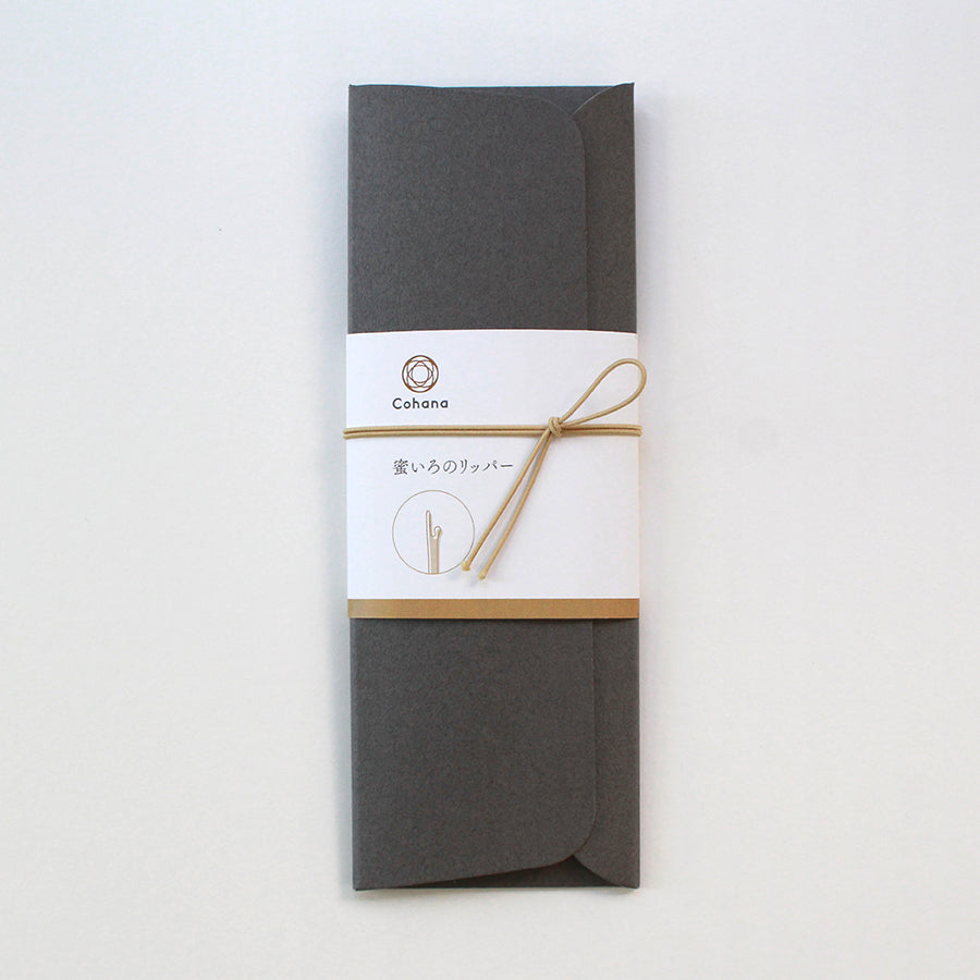 Seam Ripper – Sumi Black / Honey Beige