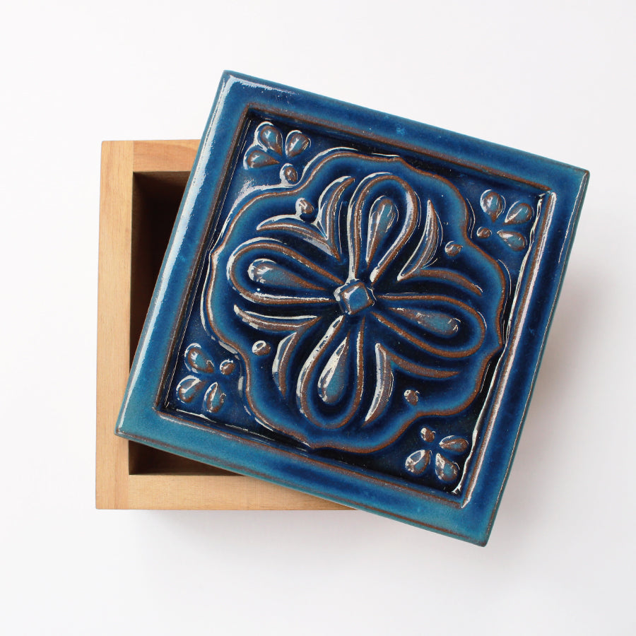 [Pre-order: Estimated Arrival in Mid-October] Awaji Tile Box &amp; Mini Sewing Set – 紺藍 (45-480)