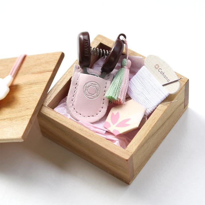 【Pre-order: Estimated Arrival in Mid-May】Mini Sewing Set in Wooden Box SAKURA (45-352)